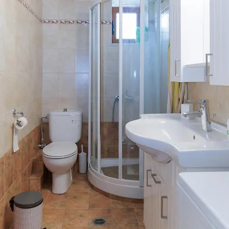 Holiday home Seaview Retreat - A Stone-built Escape Platsa