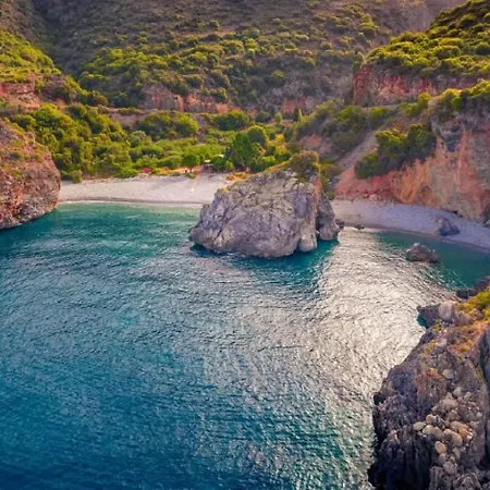 Seaview Retreat - A Stone-built Escape Platsa