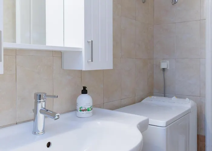 Seaview Retreat - A Stone-built Escape Plátsa